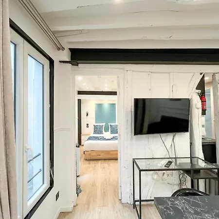 93 - Luxury Flat In Le Marais * Paryż